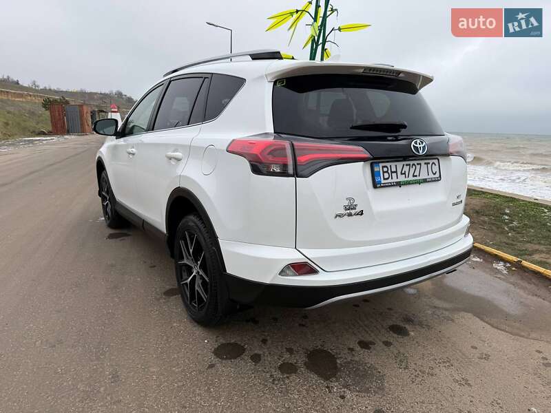 Внедорожник / Кроссовер Toyota RAV4 2017 в Одессе