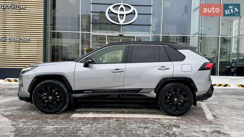 Внедорожник / Кроссовер Toyota RAV4 2024 в Чернигове