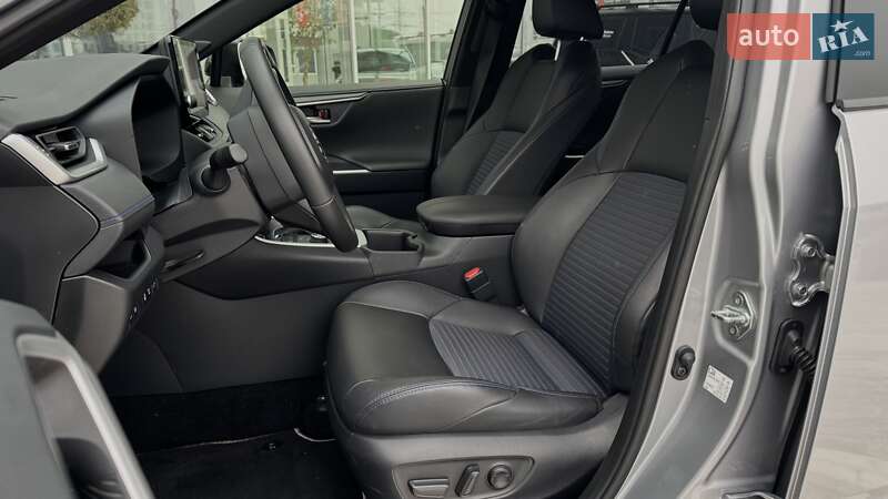 Внедорожник / Кроссовер Toyota RAV4 2024 в Чернигове