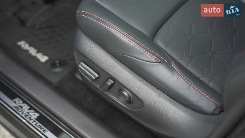 Внедорожник / Кроссовер Toyota RAV4 2024 в Львове