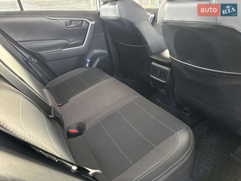 Внедорожник / Кроссовер Toyota RAV4 2019 в Запорожье