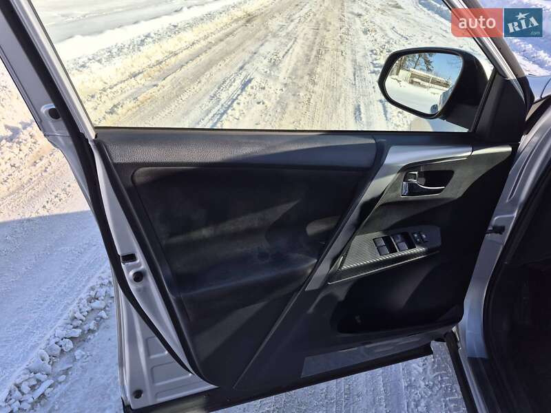 Внедорожник / Кроссовер Toyota RAV4 2013 в Ивано-Франковске