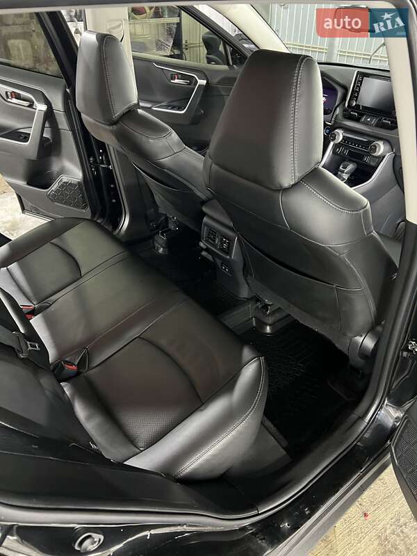 Внедорожник / Кроссовер Toyota RAV4 2019 в Тернополе