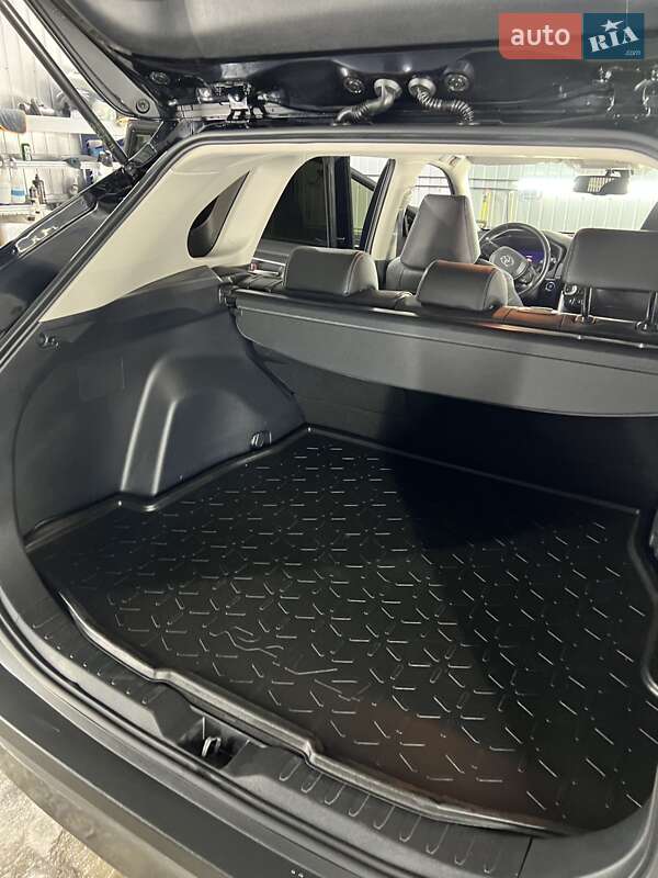 Внедорожник / Кроссовер Toyota RAV4 2019 в Тернополе