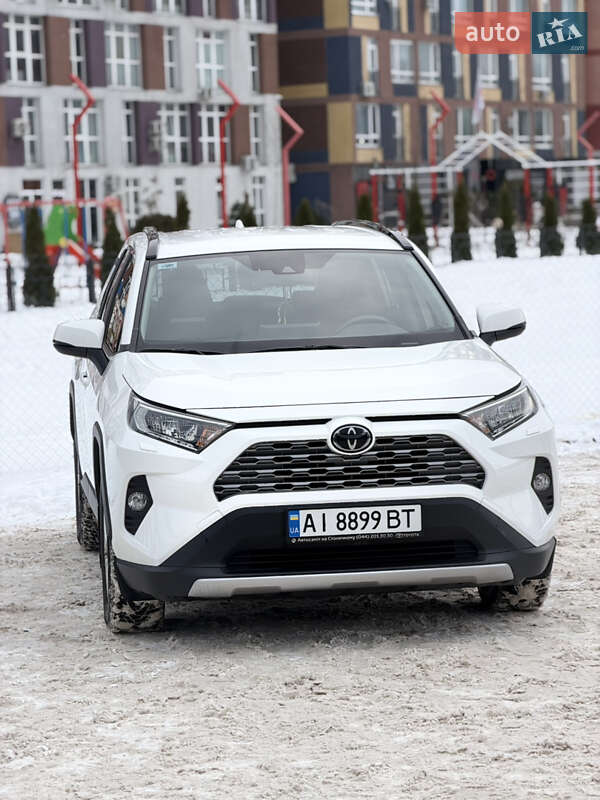 Внедорожник / Кроссовер Toyota RAV4 2020 в Киеве