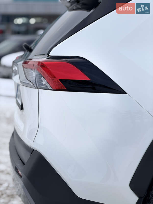 Внедорожник / Кроссовер Toyota RAV4 2020 в Киеве