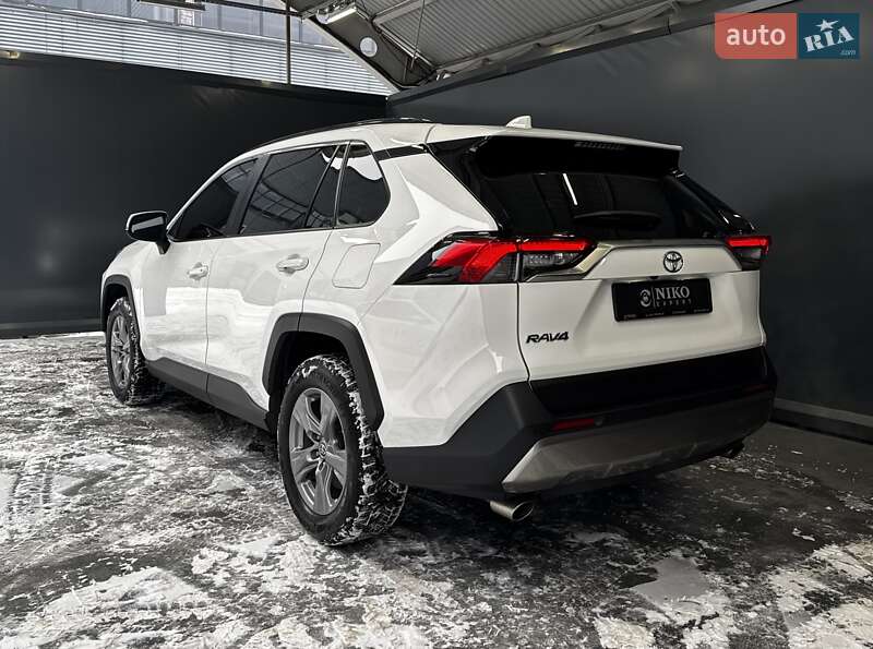Внедорожник / Кроссовер Toyota RAV4 2022 в Киеве
