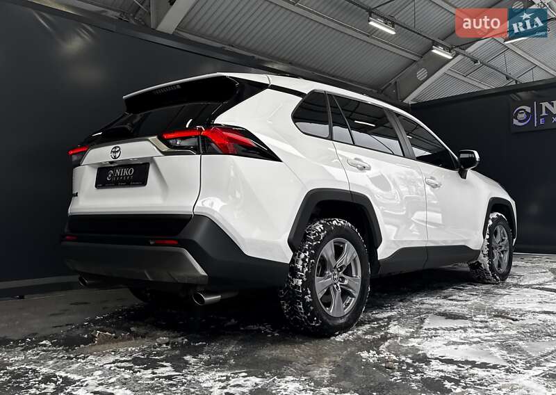Внедорожник / Кроссовер Toyota RAV4 2022 в Киеве