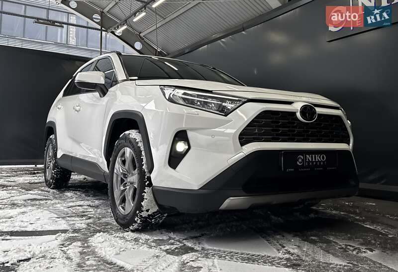 Внедорожник / Кроссовер Toyota RAV4 2022 в Киеве