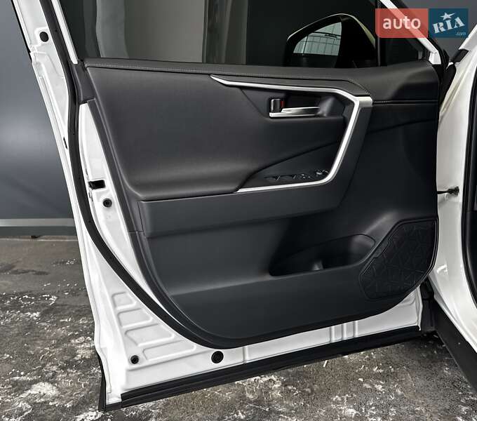 Внедорожник / Кроссовер Toyota RAV4 2022 в Киеве