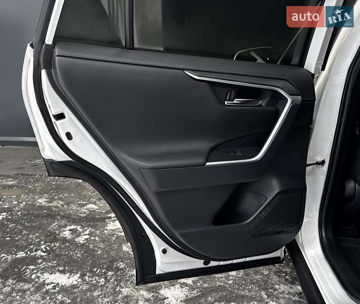 Внедорожник / Кроссовер Toyota RAV4 2022 в Киеве