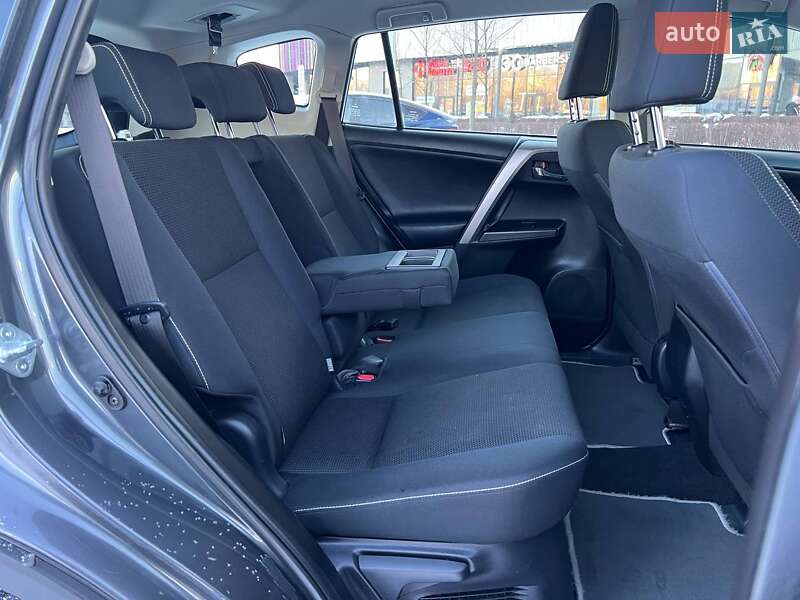 Внедорожник / Кроссовер Toyota RAV4 2016 в Киеве