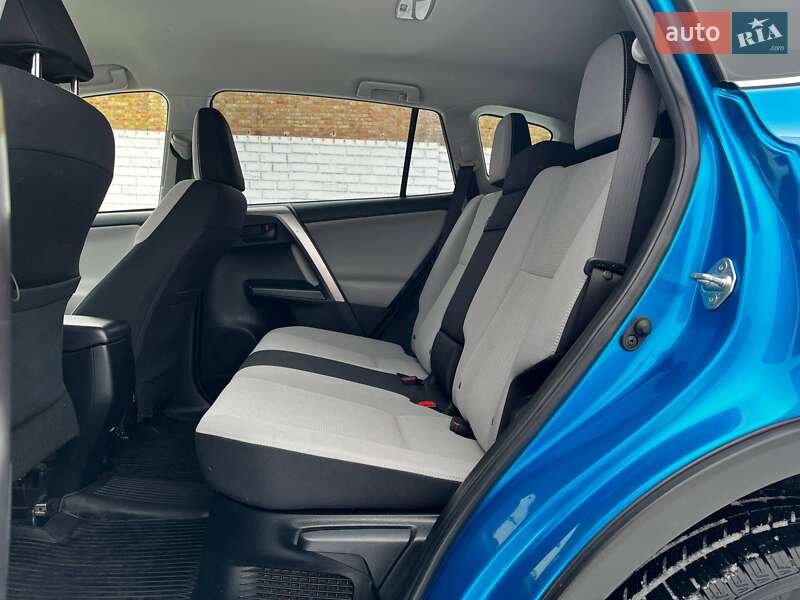 Внедорожник / Кроссовер Toyota RAV4 2018 в Киеве