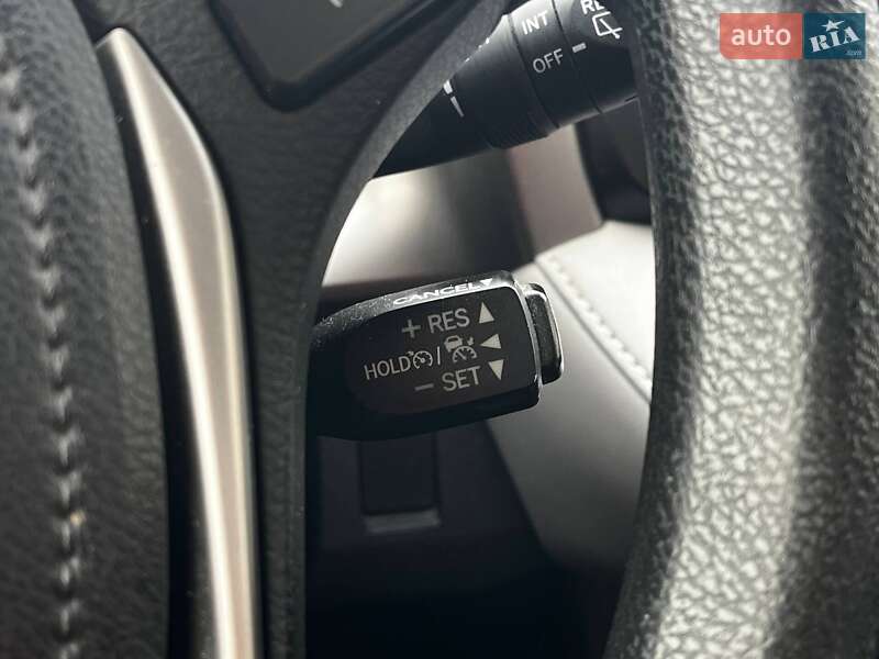 Внедорожник / Кроссовер Toyota RAV4 2018 в Киеве