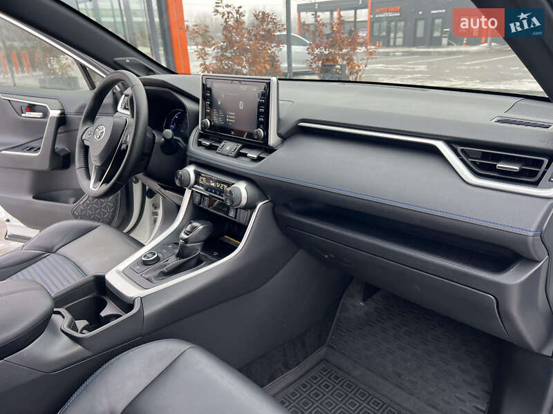 Внедорожник / Кроссовер Toyota RAV4 2020 в Киеве фото 31 Внедорожник / Кроссовер Toyota RAV4 2020 в Киеве