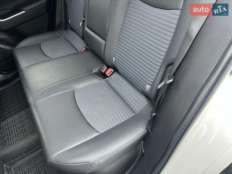 Внедорожник / Кроссовер Toyota RAV4 2020 в Киеве фото 48 Внедорожник / Кроссовер Toyota RAV4 2020 в Киеве