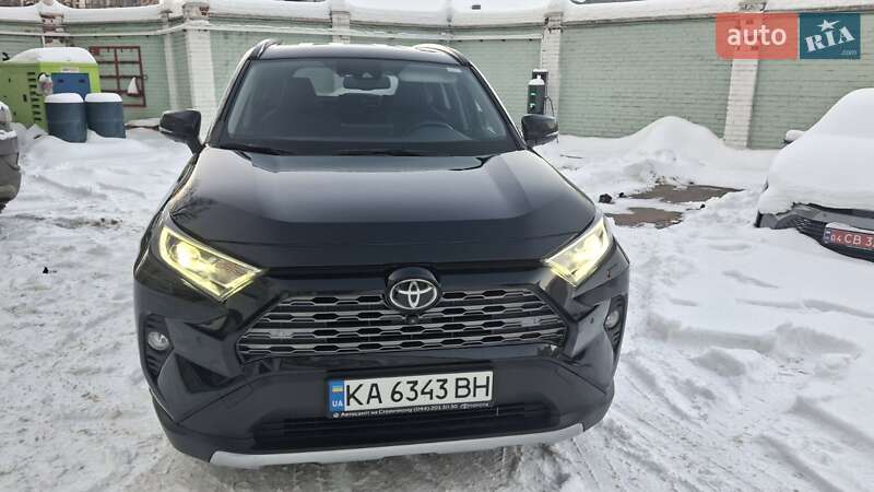 Внедорожник / Кроссовер Toyota RAV4 2020 в Киеве