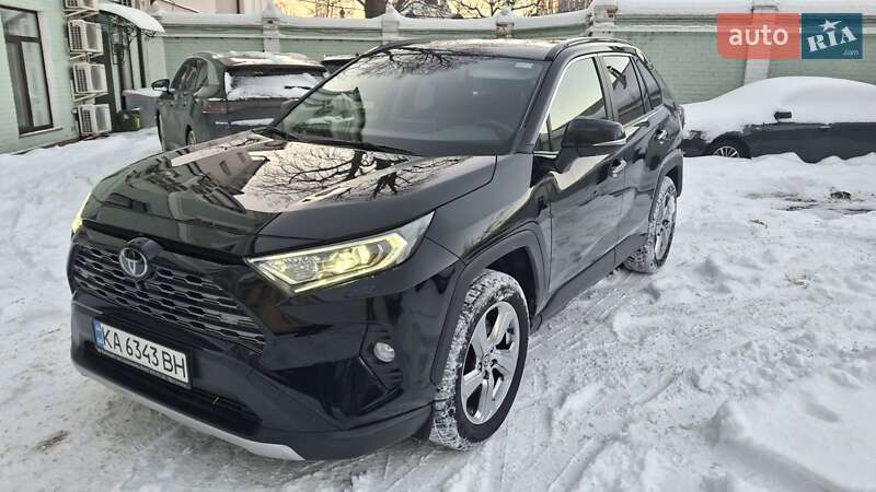 Внедорожник / Кроссовер Toyota RAV4 2020 в Киеве