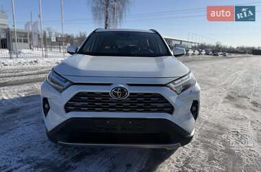 Внедорожник / Кроссовер Toyota RAV4 2022 в Киеве