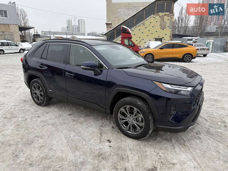 Внедорожник / Кроссовер Toyota RAV4 2023 в Киеве