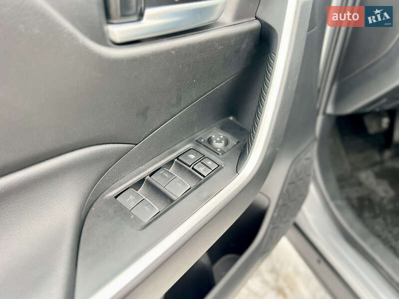 Внедорожник / Кроссовер Toyota RAV4 2024 в Киеве