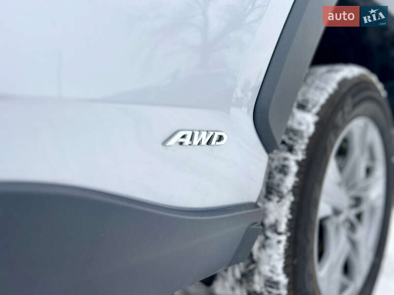 Внедорожник / Кроссовер Toyota RAV4 2024 в Киеве