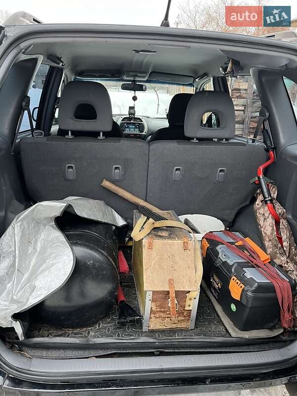 Внедорожник / Кроссовер Toyota RAV4 2001 в Остер