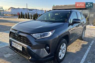 Позашляховик / Кросовер Toyota RAV4 2021 в Києві