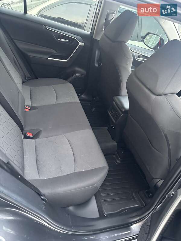 Внедорожник / Кроссовер Toyota RAV4 2021 в Хмельницком