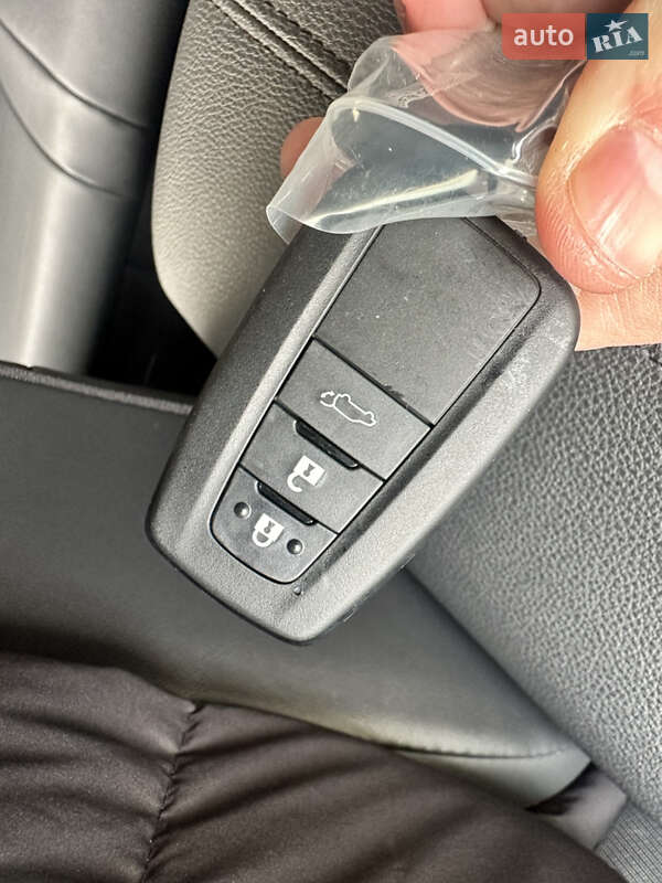 Позашляховик / Кросовер Toyota RAV4 2022 в Івано-Франківську