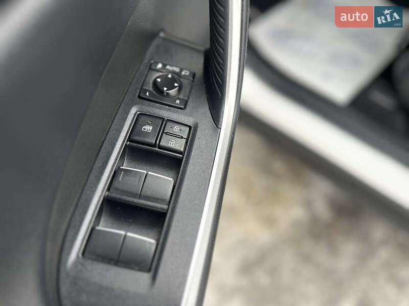 Внедорожник / Кроссовер Toyota RAV4 2020 в Харькове