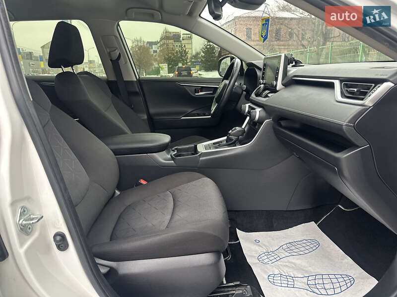 Внедорожник / Кроссовер Toyota RAV4 2020 в Харькове