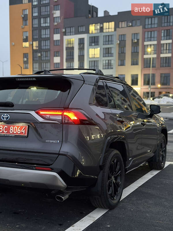 Внедорожник / Кроссовер Toyota RAV4 2022 в Ровно