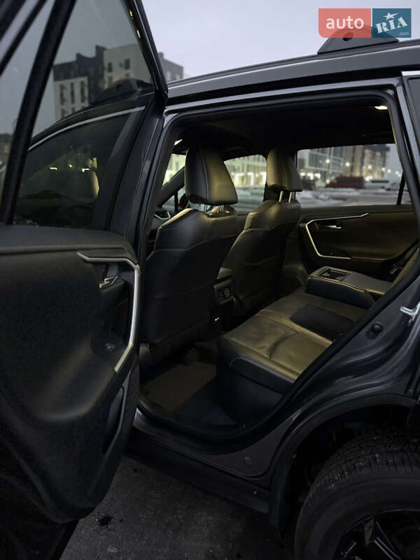 Внедорожник / Кроссовер Toyota RAV4 2022 в Ровно