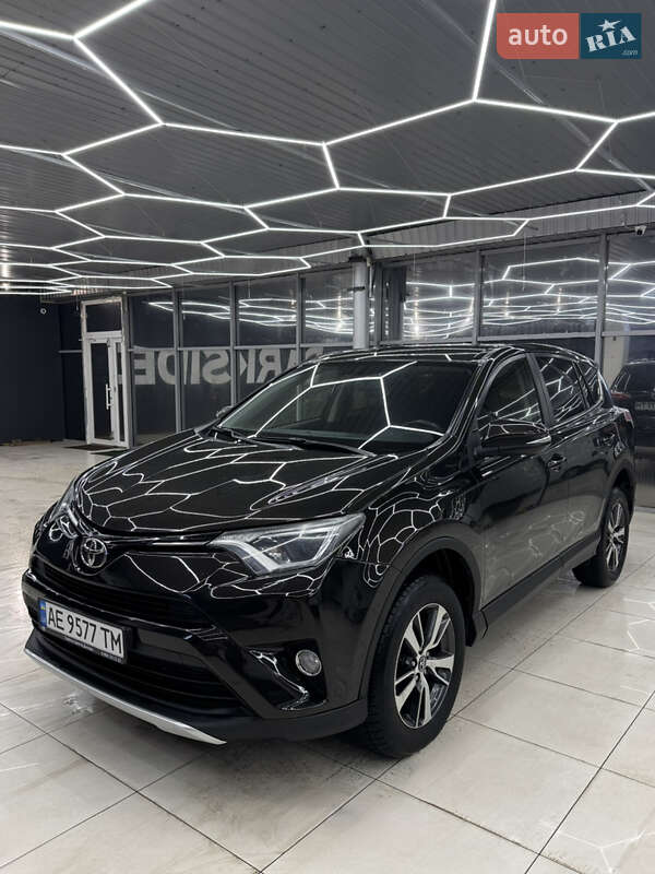 Внедорожник / Кроссовер Toyota RAV4 2016 в Днепре