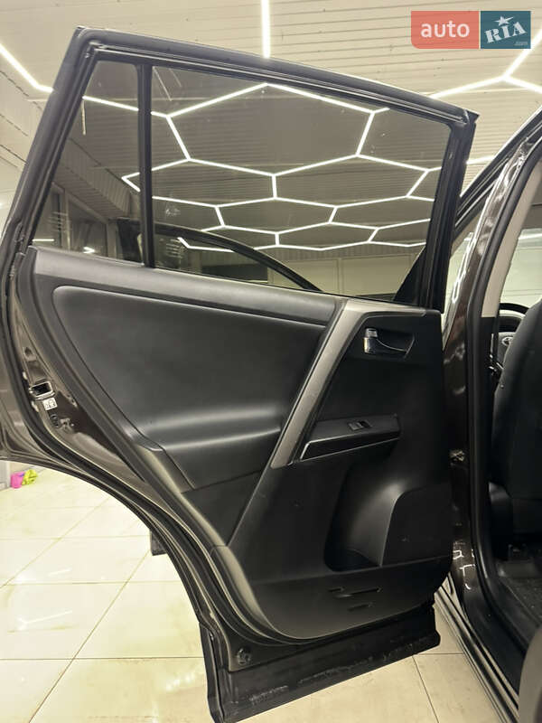 Внедорожник / Кроссовер Toyota RAV4 2016 в Днепре