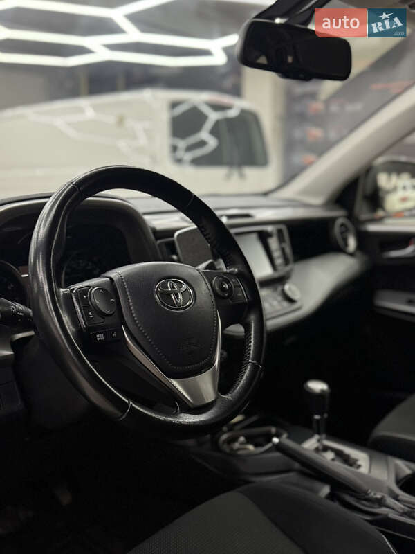 Внедорожник / Кроссовер Toyota RAV4 2016 в Днепре