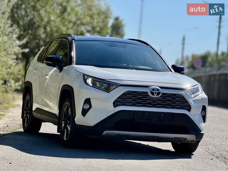 Внедорожник / Кроссовер Toyota RAV4 2019 в Харькове