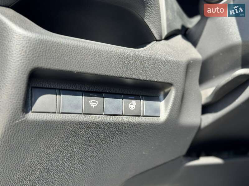 Внедорожник / Кроссовер Toyota RAV4 2019 в Харькове