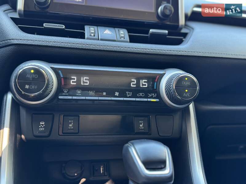 Внедорожник / Кроссовер Toyota RAV4 2019 в Харькове