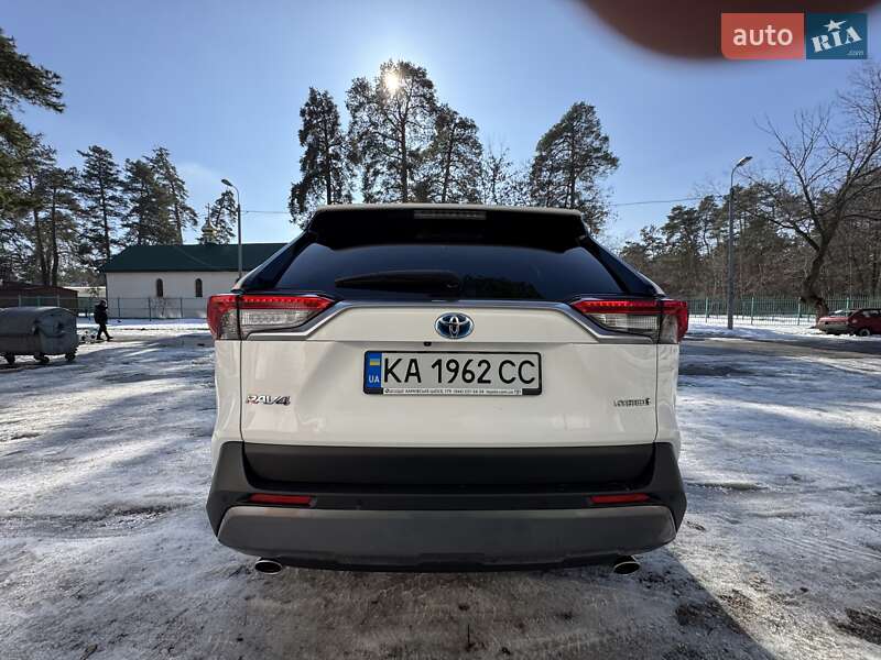 Внедорожник / Кроссовер Toyota RAV4 2021 в Киеве