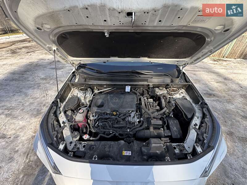 Внедорожник / Кроссовер Toyota RAV4 2021 в Киеве