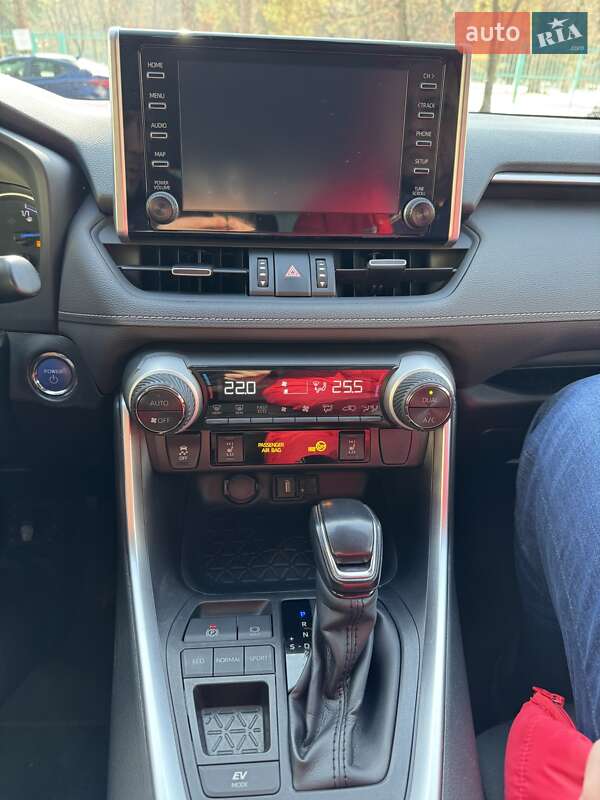 Внедорожник / Кроссовер Toyota RAV4 2021 в Киеве