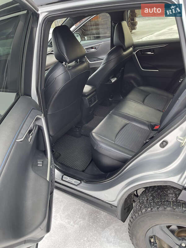 Внедорожник / Кроссовер Toyota RAV4 2019 в Харькове