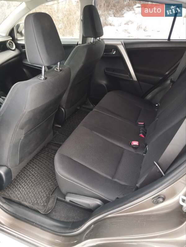 Внедорожник / Кроссовер Toyota RAV4 2013 в Ватутино