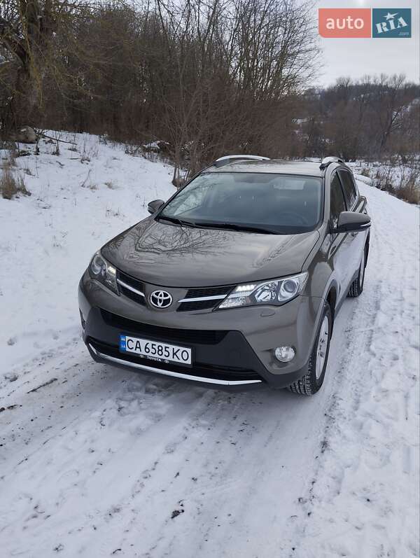Внедорожник / Кроссовер Toyota RAV4 2013 в Ватутино