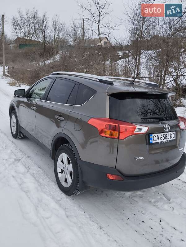 Внедорожник / Кроссовер Toyota RAV4 2013 в Ватутино