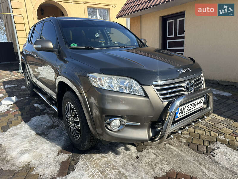 Внедорожник / Кроссовер Toyota RAV4 2010 в Тернополе