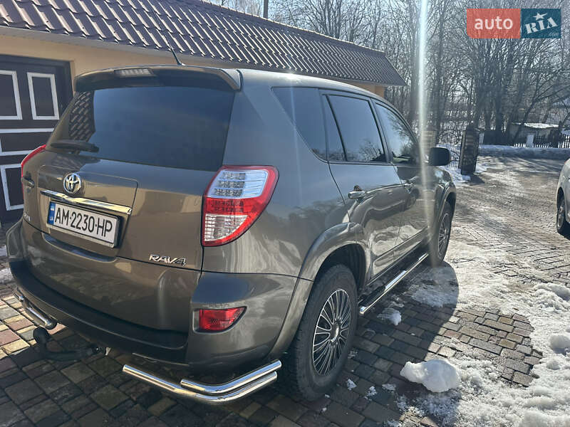 Внедорожник / Кроссовер Toyota RAV4 2010 в Тернополе