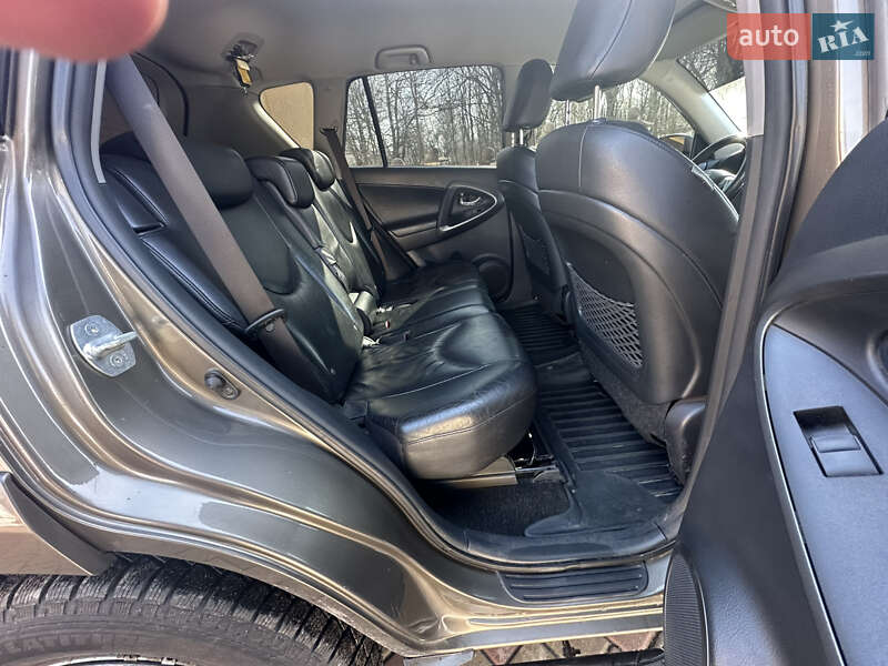 Внедорожник / Кроссовер Toyota RAV4 2010 в Тернополе